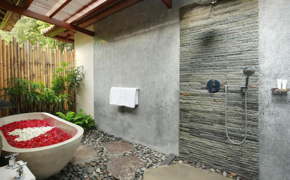 Tampilan Bathroom Hotel di Villa Beji Mawang Ubud