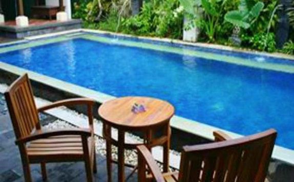 Swimming Pool di Village Indah Villas
