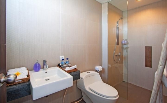 Tampilan Bathroom Hotel di Villa Grace