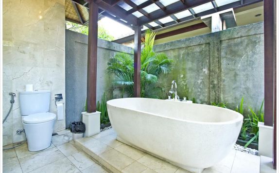 bathroom di Villa Ininda & Ligaya Bali