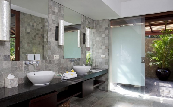 bathroom di Villa Iskandar