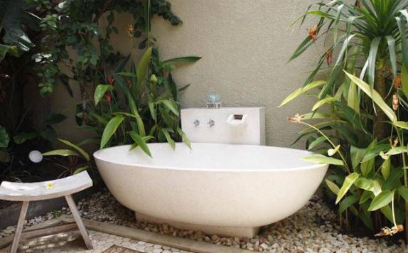 Bathtub di Villa Karisa Bali