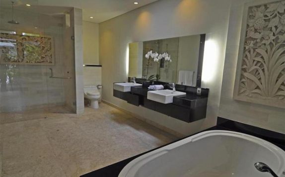 Bathroom di Villa Kejora 10