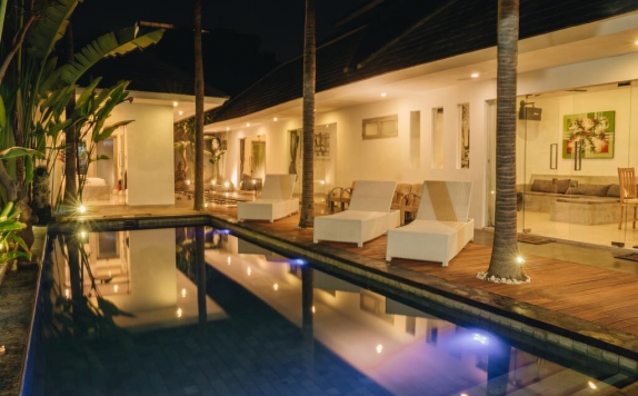 Swimming Pool di Villa Ramita