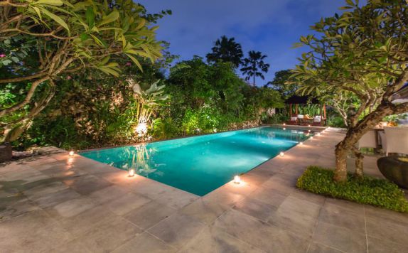 swimming pool di Villa Roku by Nagisa Bali