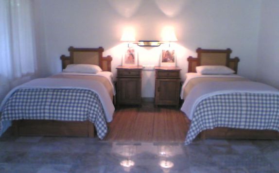 guest room twin bed di Villa Sanggingan
