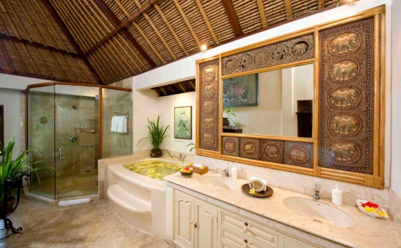 bathroom di Villa Taman Sorga