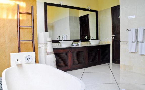 bathroom di Villa Tresna