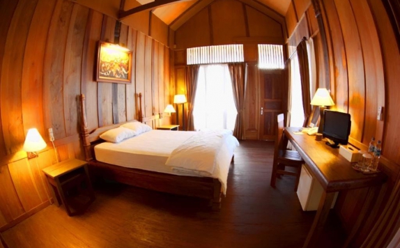 Interior bedroom di Wakatobi Patuno Diving & Beach Resort