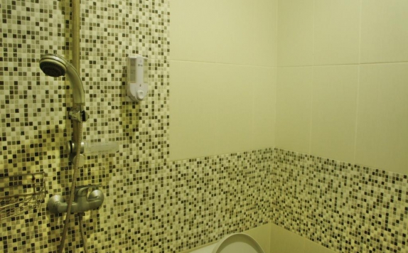 Tampilan Bathroom Hotel di Wana Kubu Homestay