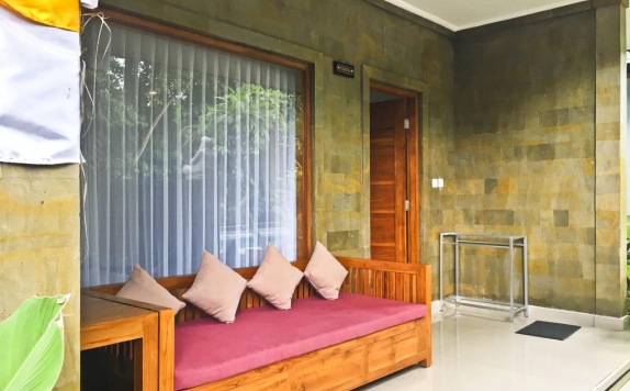 Tampilan Teras Hotel di Wana Ukir Ubud Villa