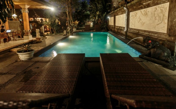 Outdoor Pool Hotel di Warji House 2 Bungalows