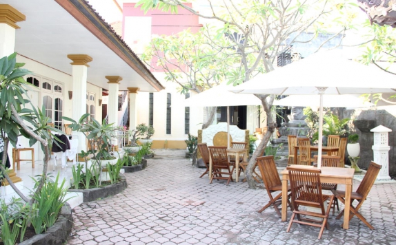 Tampilan Eksterior Hotel di Warung Coco Hostel