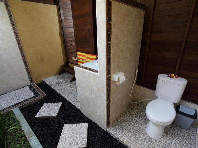 Kamar Mandi di Well House Lembongan Island