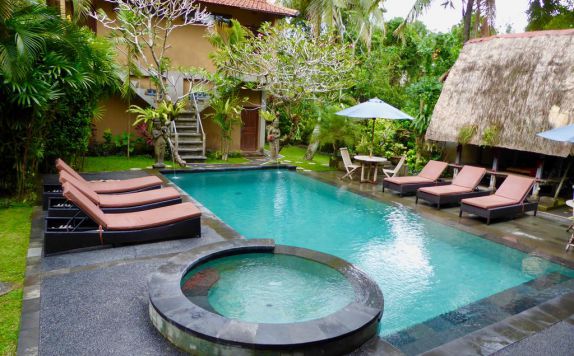 swimming pool di Wenara Bali Bungalow