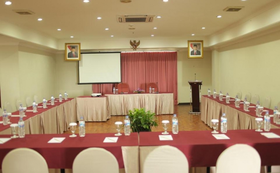Meeting Room di Weta International Hotel