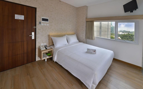 Tampilan Bedroom Hotel di Whiz Hotel Falatehan Jakarta