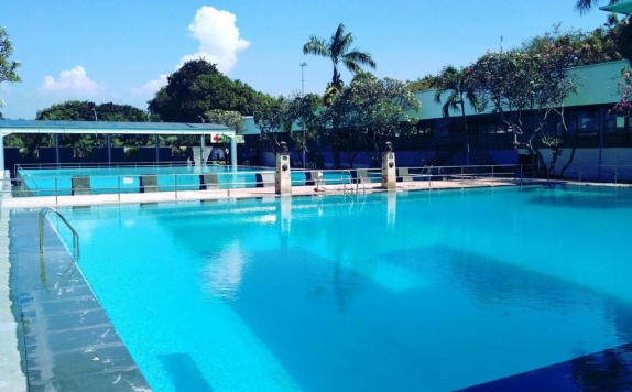 Swimming Pool di Whiz Prime Darmo Harapan Surabaya