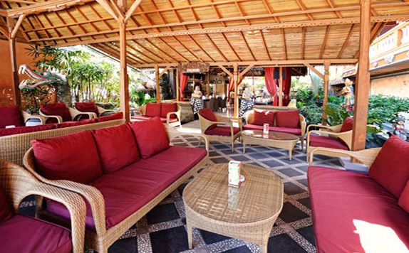 Lounge and Bar di Wina Holiday Villa