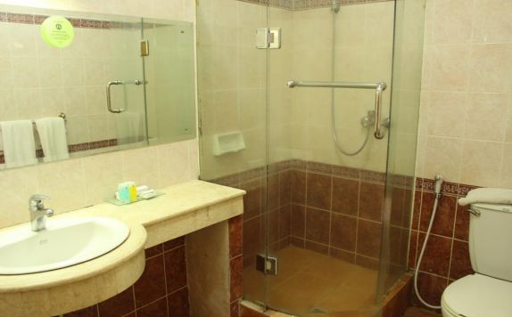Bathroom di Wisma Makara