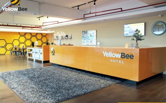 receptionist di Yellow Bee Hotel