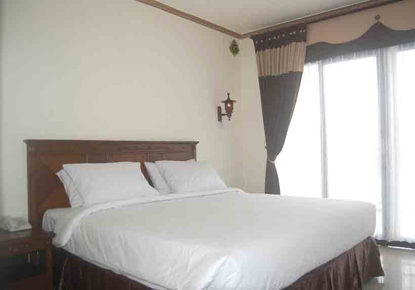 Double Bed di Yusro Hotel