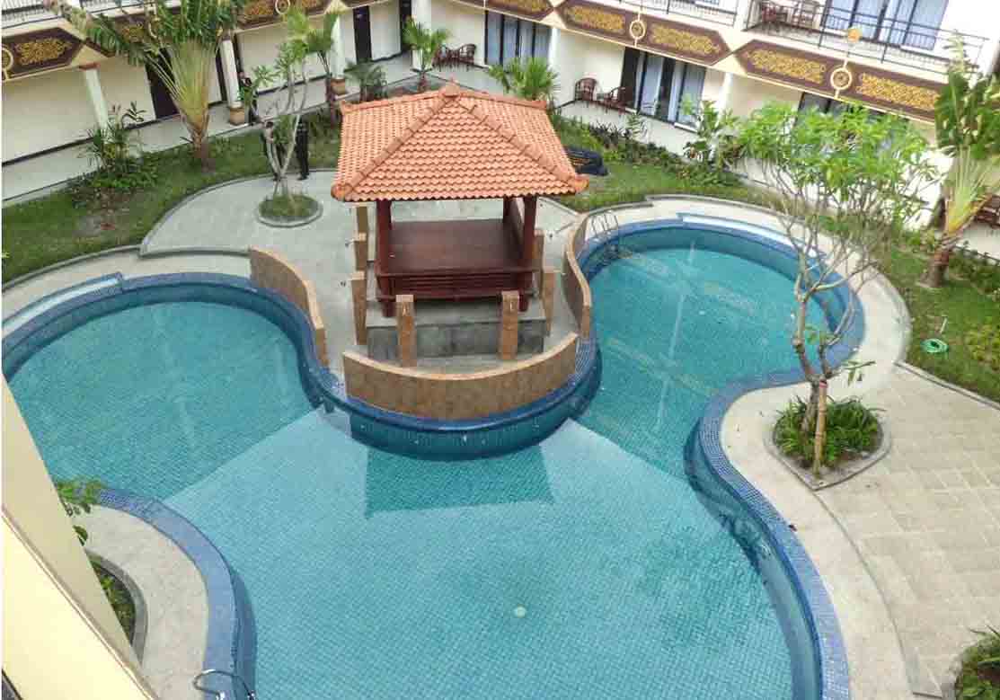 Pool di Yusro Hotel