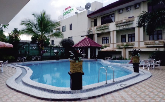 swimming pool di Zamzam Hotel and Resort