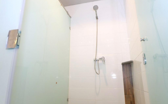 bathroom di ZEN Hostel Gubeng Station 2