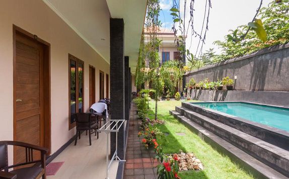 Outdoor Pool di ZEN Rooms Bukit Jimbaran Buana