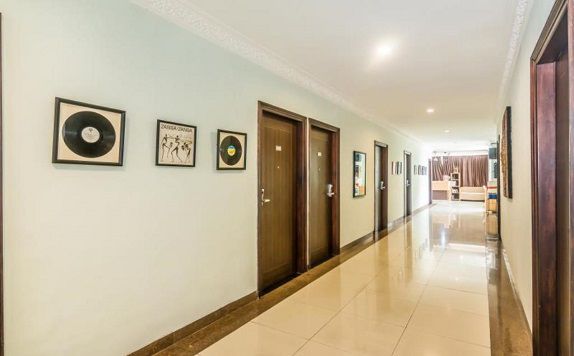 Corridor di ZEN Rooms By Pass Nusa Dua