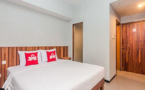 Double Bed Room di ZEN Rooms Raya Kuta Joger