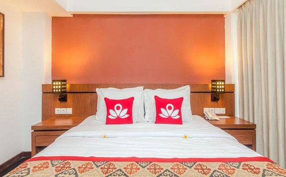 Double Bed di ZEN Rooms Seminyak Pangkung Sari