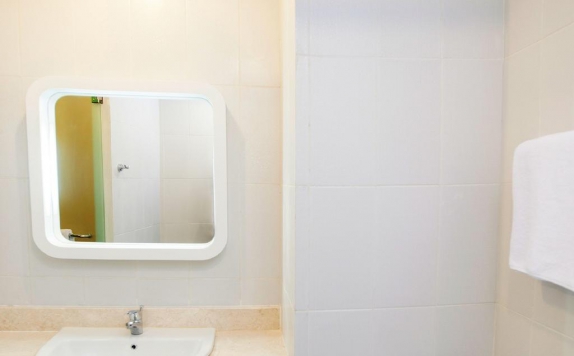 Bathroom di Zest Hotel Bogor