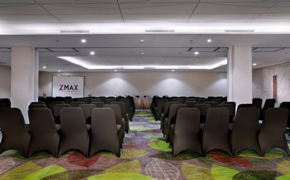 Meeting Room di Dmax Hotel & Convention