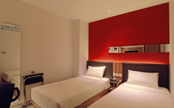 Twin bed di Zoom Jemursari Hotel
