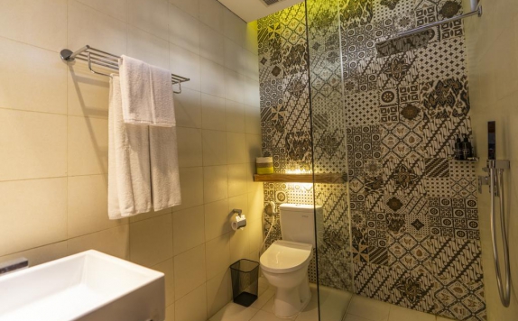 Bathroom di 18 Suite Villa Loft @Kuta