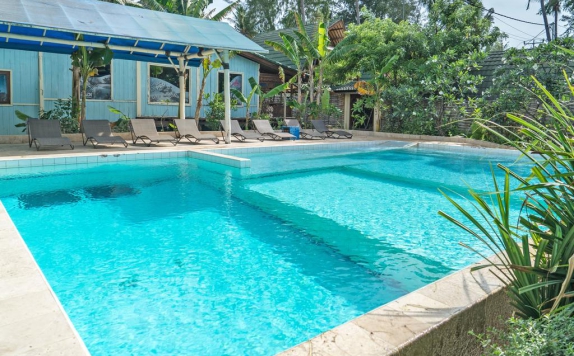 swiming pool di 7SEAS Cottages