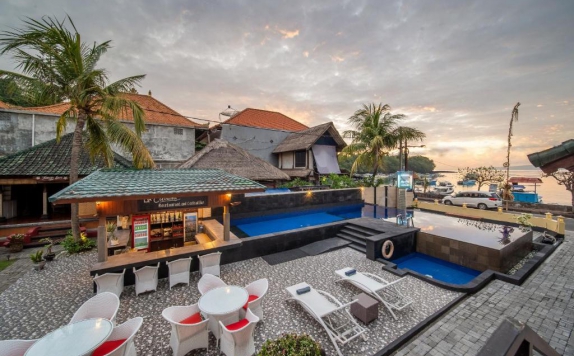swimming pool di Absolute Scuba Bali Dive Resort