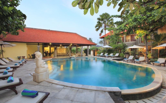 Swimming Pool di Adhi Jaya Hotel