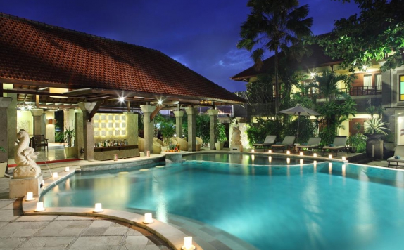 Swimming Pool di Adhi Jaya Hotel