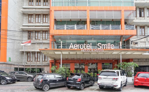 Eksterior di Aerotel Smile Makassar