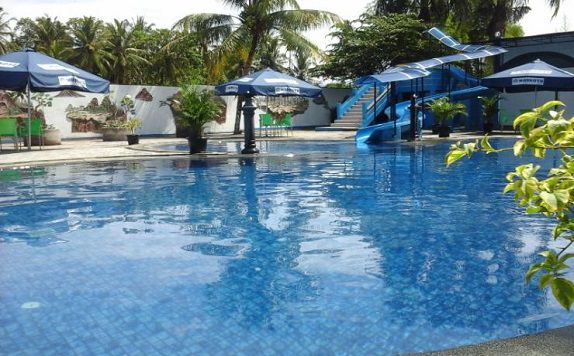 Swimming Pool di Mahkota Hotel