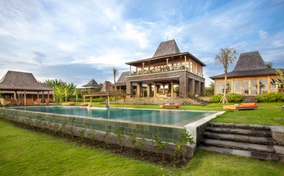 Swimming pool di Alami Luxury Villas and Resort