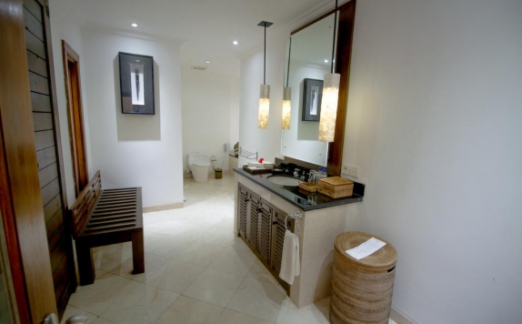 Bathroom di Alam Ubud Villa
