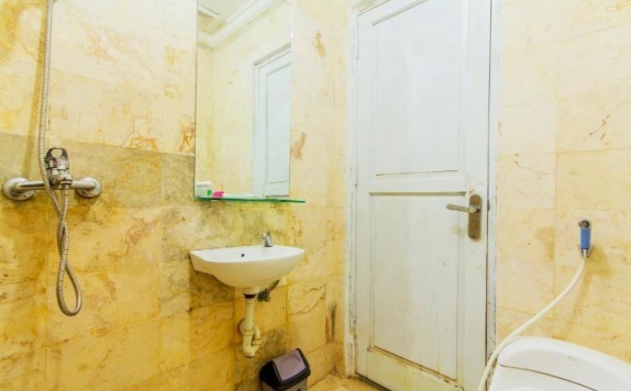 Tampilan Bathroom Hotel di Albis Hotel Ciwidey