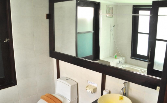 Bathroom di Aman Sari Villa