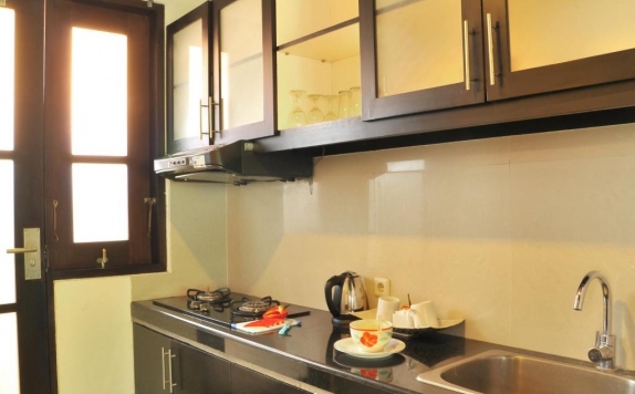 kitchen di Aman Sari Villa