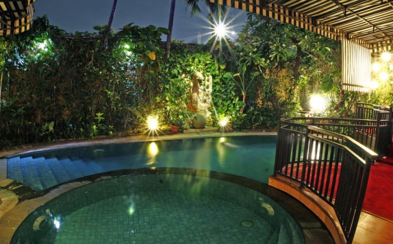 Swimming Pool di Amaroossa Cosmo Jakarta