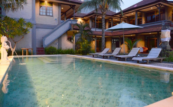 Swimming Pool di Amazing Kuta Hotel